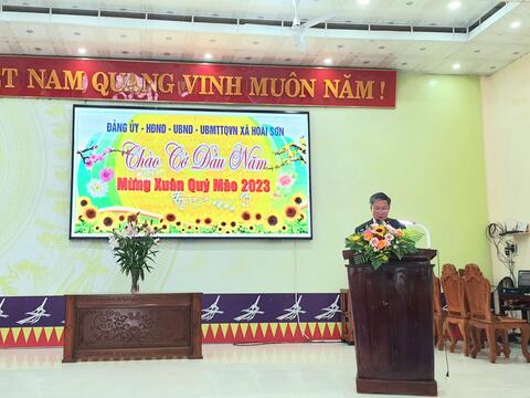 Đảng ủy, HĐND, UBND, UBMTTQ Việt Nam xã Hoài Sơn tổ chức Lễ chào cờ đầu năm