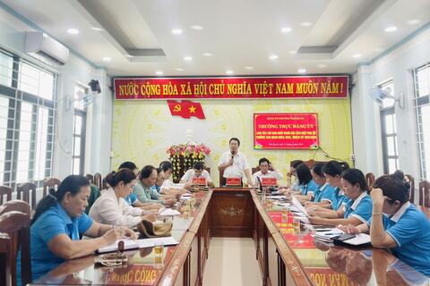 Thường trực Đảng ủy phường Tam Quan làm việc với Ban Chấp hành Hội Liên hiệp phụ nữ phường khóa XXIV, nhiệm kỳ 2021 - 2026