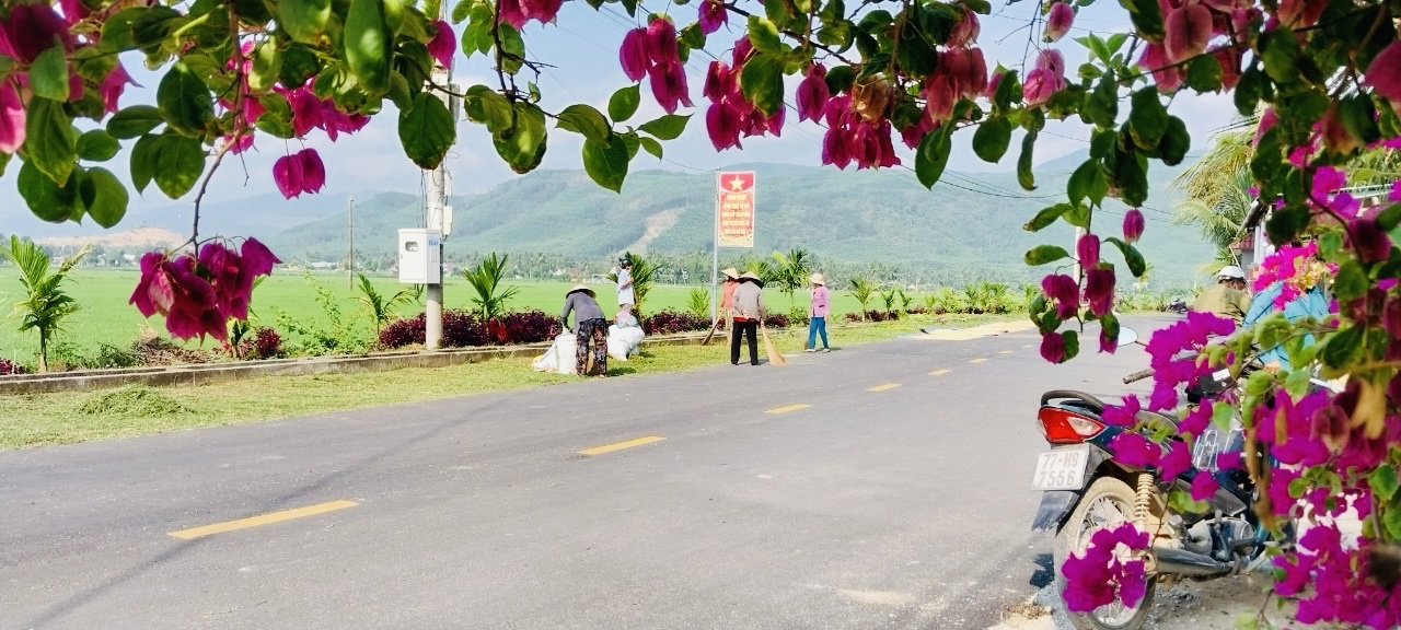 Một đoạn tuyến đường đến Cao Nguyên La Vuông thuộc thôn Hy Văn gắn với mô hình có sức lan toả của địa phương